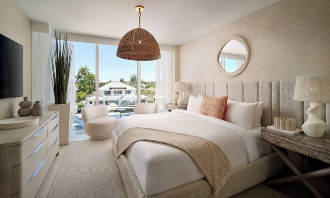 17th Street Causeway Hotel | Spacious Balcony Retreat Close to Fort Lauderdale Beach – Recharge in Modern Ele