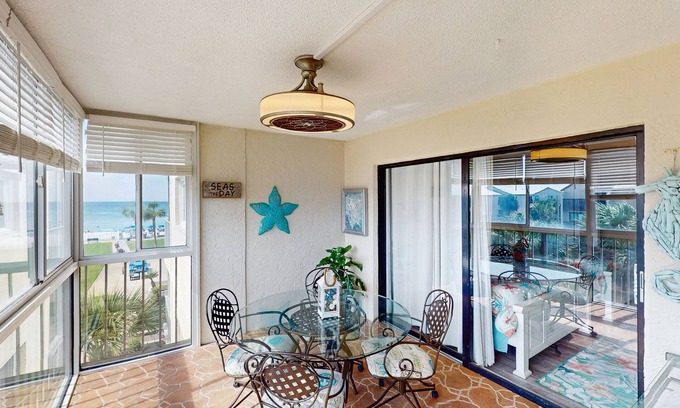 Biltmore Beach Condominio | Spacious beachview condo, full kitchen, shared pool & beach access