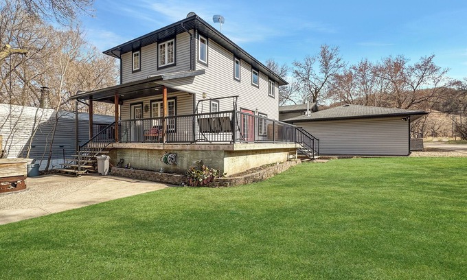 B-Say-Tah Casa | Spacious beach house oasis in the beautiful Qu’Appelle valley and lakes