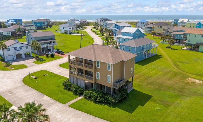 Pointe San Luis Casa | Spacious Beach Retreat | Sleeps 25 | Perfect for Families & Groups!