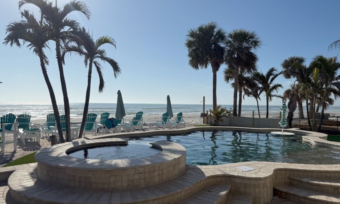 Redington Beach Casa | Amplia casa frente al mar con piscina privada - capacidad para 22