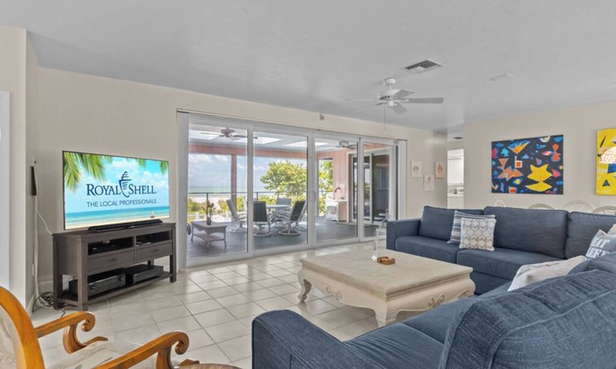 Sanibel Casa | Spacious Beachfront 4 Bedroom Sanibel Home on West Gulf Drive - Whaleview