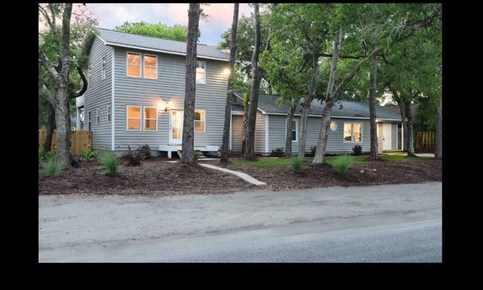 Tranquil Harbour Casa | Spacious & Beautiful 7BR/4BA Home- Pool and Fire Pit-Sleeps 18