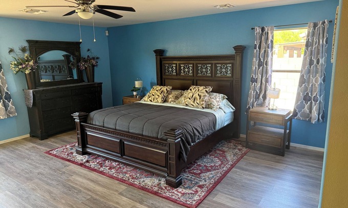 Peoria Casa | Spacious Beautiful Garden Hideaway w/Patio & Grill
