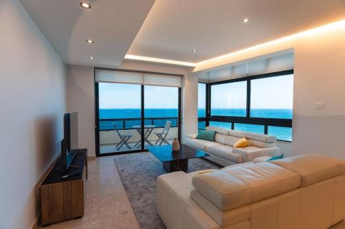Sliema Apartamento | Spacious - Beautiful - Sea Front