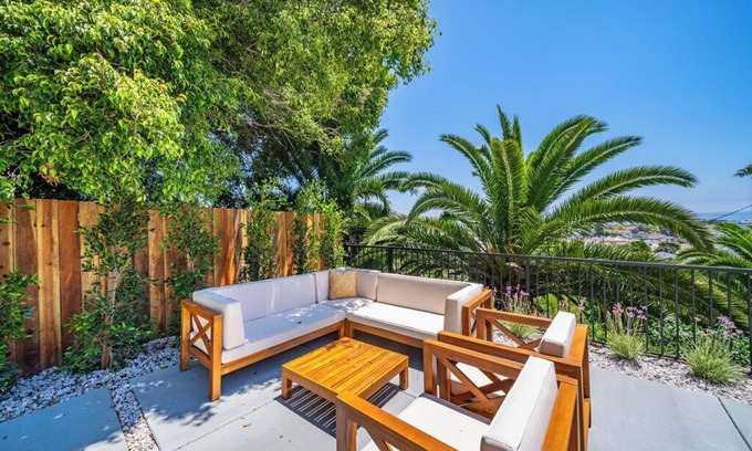 Coastal San Pedro Casa | Spacious & Beautiful 3-bedroom 3 1/2 bath ocean-dreamscape