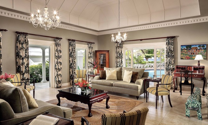Montego Bay Apartamento | Spacious Bedroom Located in Founders Cove Separate Living room
