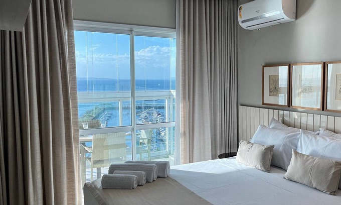 Dois de Julho Apartamento | Spacious Bedsitter View to the Bay of All Saints