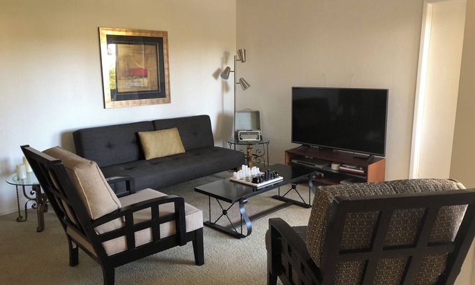 Deepwell Estates Condominio | Spacious Biltmore condo with private balcony