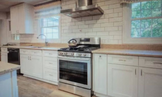 Rio Condominio | Spacious BR with Bathroom & Pond View
