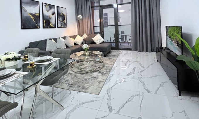Dubai Apartamento | Spacious, Brand New 2BHK, Majan