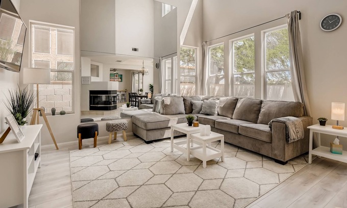 Canyon Gate Casa | Spacious & bright 3Br 3 Ba home w/ work area near Red Rock Canyon