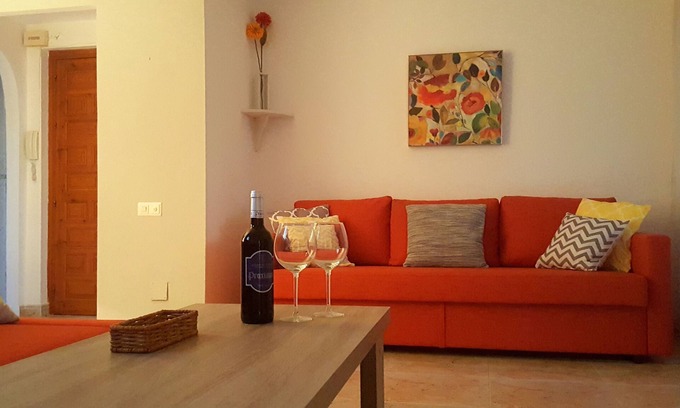 Almerimar Apartamento | Apartamento bien ubicado, amplio y bien ventilado. Todo en la puerta