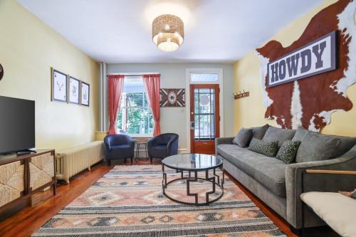 Ashfield Casa | Spacious Broadway Home Downtown Western Modern Charm with parking