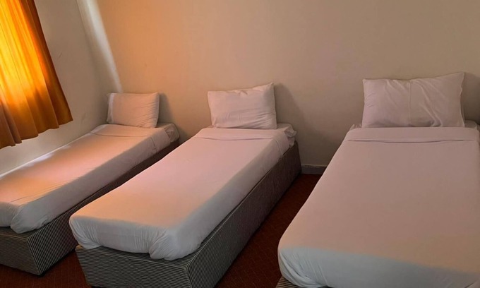 Medina Apartamento | Spacious building with 56 bedrooms and AC, WiFi in fabulous Madinah