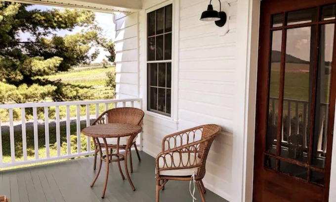 Singers Glen Casa | Spacious bungalow with rural views & vintage charm