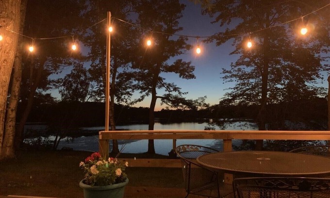 Luck Cabina | Spacious cabin right on the lake, perfect for your next family vacation!