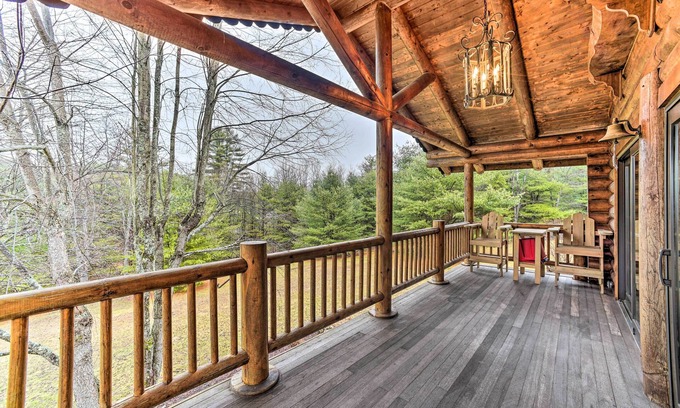 Middle Grove Cabina | Spacious Cabin w/ Decks Near Saratoga Springs