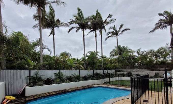 Mooloolaba Villa | Spacious Canal Home (& studio apt) - 2min to beach