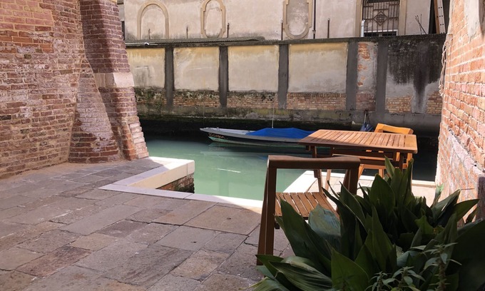 Dorsoduro Apartamento | Amplio apartamento junto al canal en el corazón de Venecia