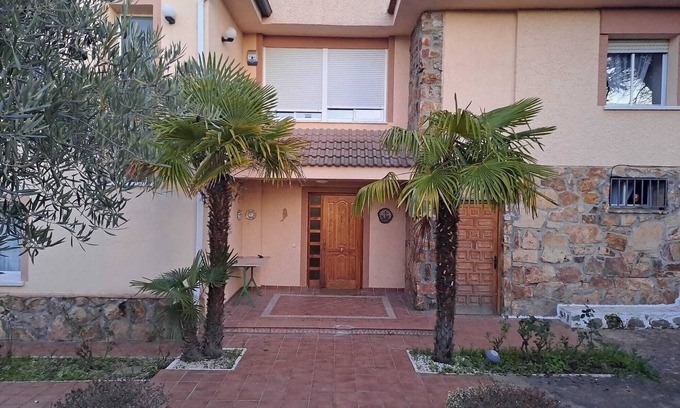 El Casar Chalet De Esquí | Amplio chalet en Madrid para 12 personas