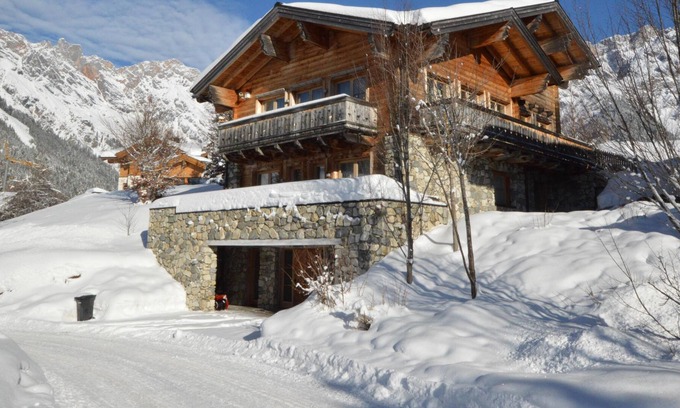 Hinterthal Chalet De Esquí | Spacious chalet with historical elements near a lake