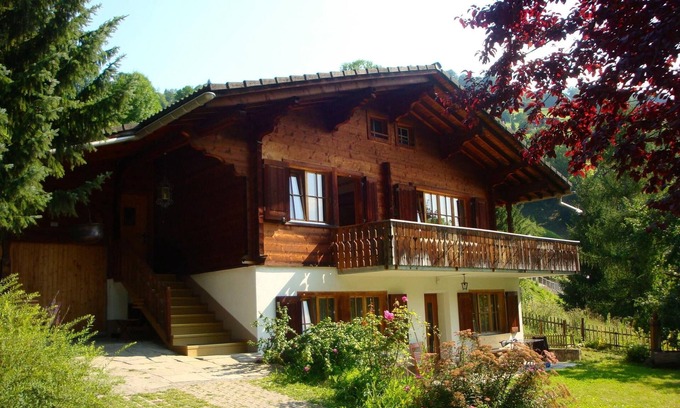 Kublis Chalet De Esquí | Amplia casa con un gran jardín en la ladera orientada al sur por encima de Küblis - Klosters / Davos