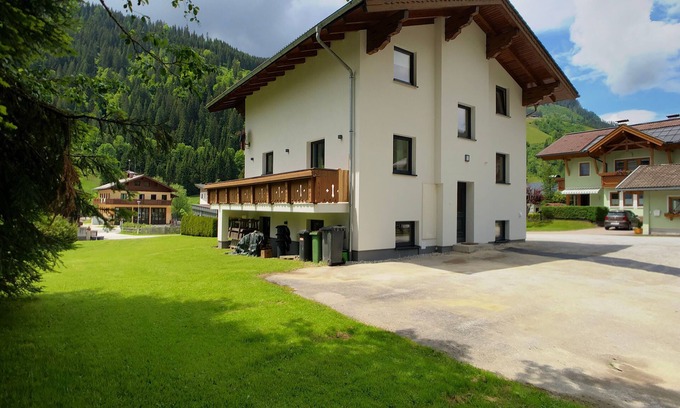 Kleinarl Chalet De Esquí | Spacious chalet with ski storage and sauna