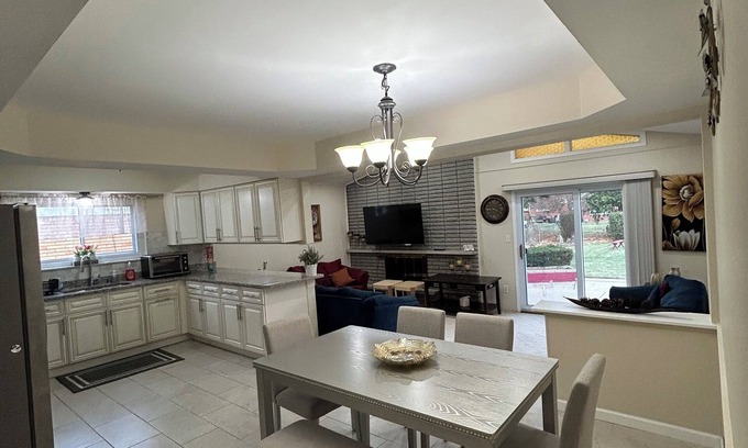 Warren Casa | Spacious & Charming 3-bedroom house with WiFi, AC, Netflix