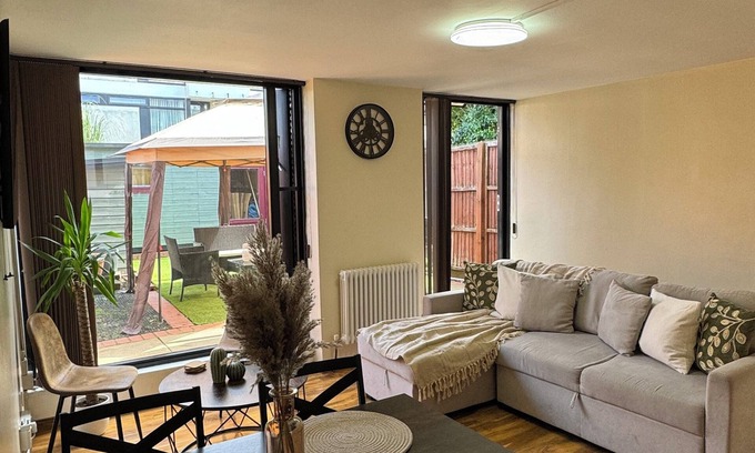 Cantelowes Apartamento | Spacious, Charming Family Home w/Big Garden Walk to Kings Cross/Camden