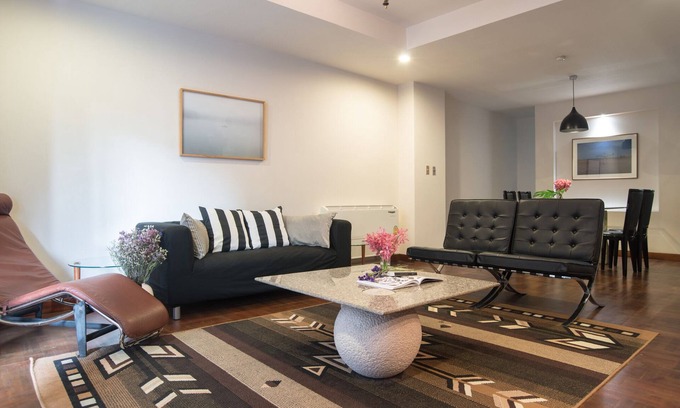 Ratchaprasong Condominio | Estilo retro clásico Amplio Piso / junto a BTS / 1 parada de Silom y Siam BTS
