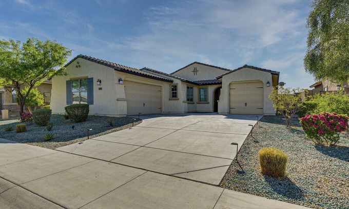 Montecito in Estrella Casa | Spacious, clean 4 bd/3 bath house w/ private pool, patio close to sports, hiking