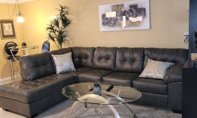 Arlington Casa | Spacious, Clean & Cozy Townhome