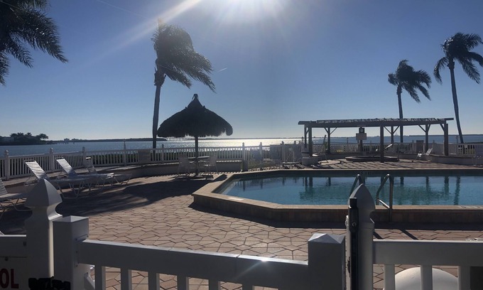 Palma del Mar Condominio | Espacioso, limpio, tranquilo, de 2 dormitorios, frente a la bahía de Boca Ciega