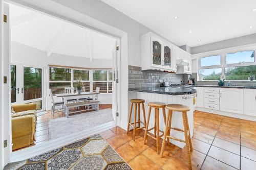 Rathmullan Casa | Spacious Coastal Accommodation with Games Room - Sleeps 10