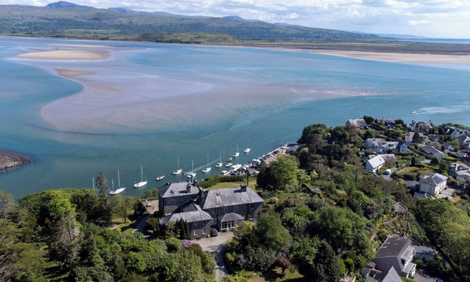 Borth-y-Gest Apartamento | Apartamento dúplex privado de 9 habitaciones y jardín con vistas panorámicas al mar ya la montaña.