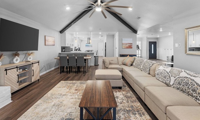 South Side Casa | 🏝️ Spacious Coastal Getaway | Sleeps 16 | SouthSide This 4BR, 2BA home is perfect for large families & groups, just a quick drive to Whitecap Beach, dining & shopping. Enjoy TWO massive living rooms, a fully stocked kitchen, & spacious dinin