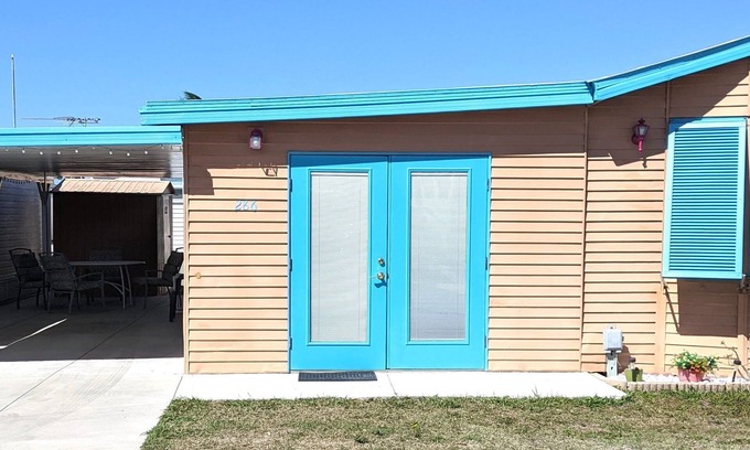 Englewood South Casa | Spacious colorful 2BR/1BA mobile home in Englewood, sleeps 5, 3 miles to beach