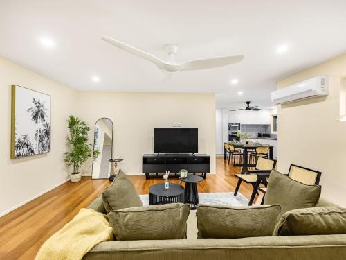 Sunnybank Casa | Spacious Comfort for Families Eat Stay Explore