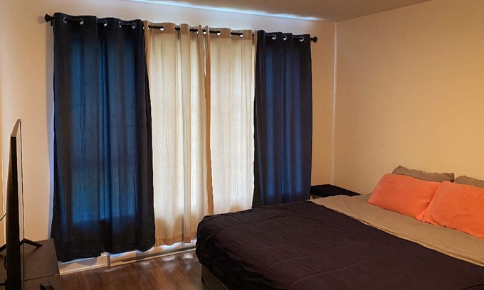 Chateauguay Condominio | Spacious Condo for getaway with king size bed