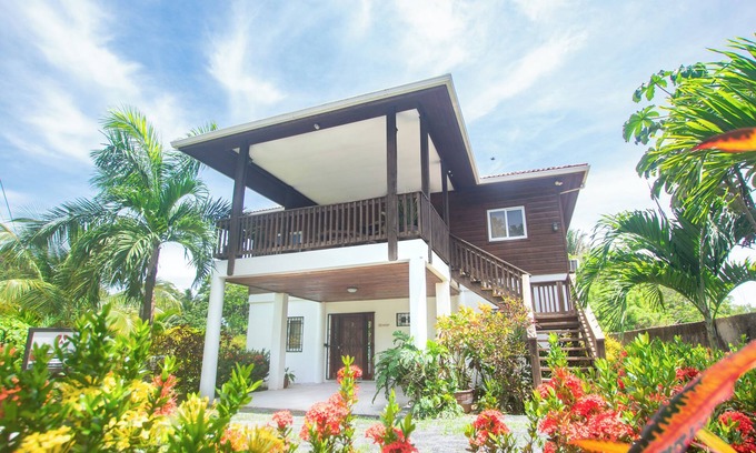 Gibson Bight Condominio | Spacious condo unit in West End paradise!