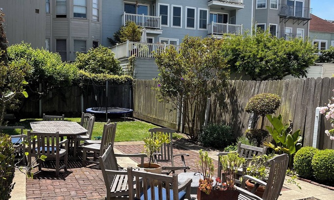 Cow Hollow Condominio | Spacious Condo with Large Backyard