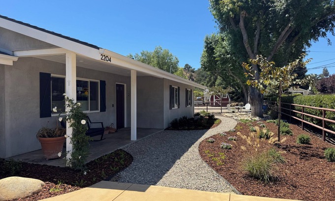 Solvang Casa | Spacious contemporary house in the heart of Los Olivos