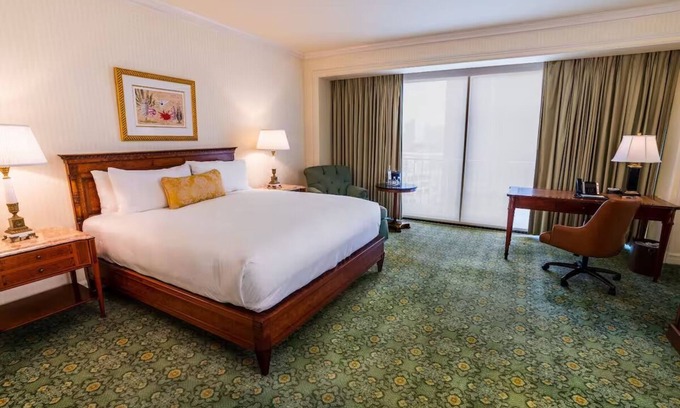 Downtown San Diego Hotel | Spacious Couple Room in Downtown, Perfect for Exploration