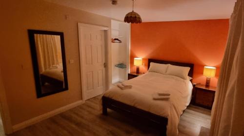 Cut Bush Apartamento | Spacious Curragh 2-bed apartment with own entrance