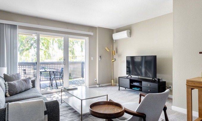 Cupertino Apartamento | Spacious Cupertino 2BR w/ Pool, BBQ, Gym, near Shopping, by Blueground
