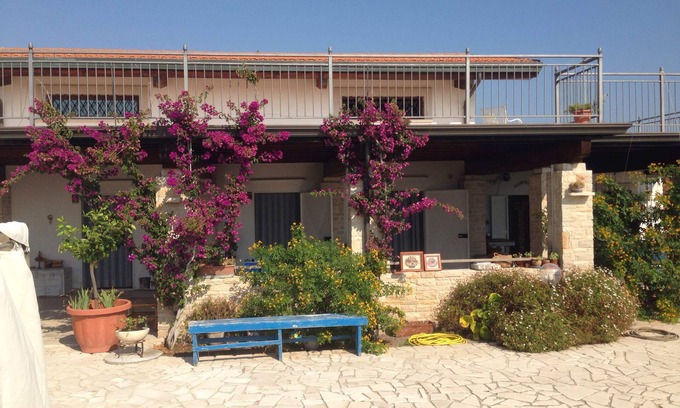 Margherita di Savoia Villa | Amplia Villa con acceso privado al mar