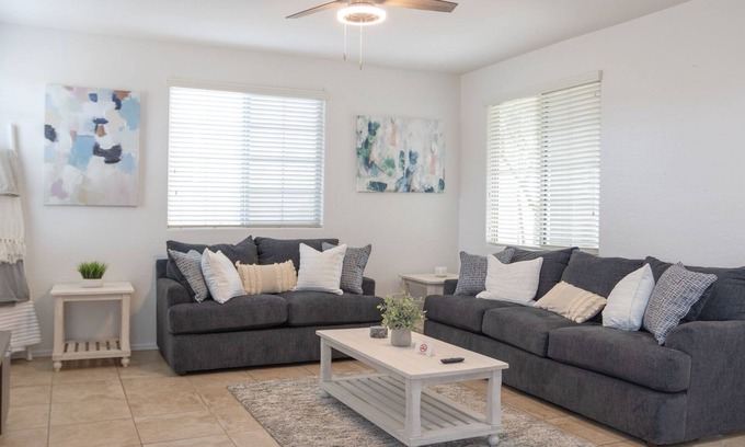Maryvale Casa | Spacious Desert Oasis Conveniently located!