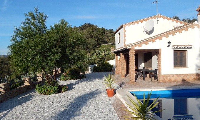 Los Romanes Villa | Espaciosa villa independiente con piscina privada iluminada con iluminación 25% de descuento en su segunda semana de estadía