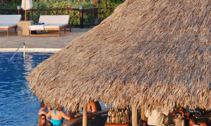 Placencia Complejo | Spacious Double Room w/ WiFi, Jacuzzi Tub, & Mini Bar
